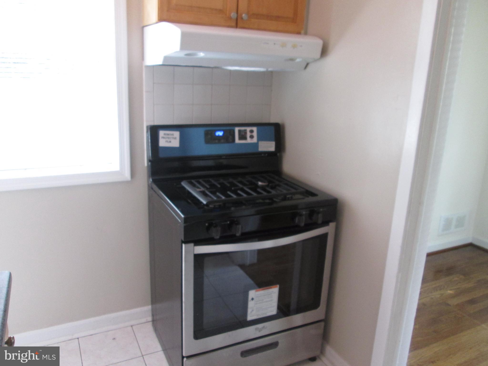 3304 Randolph Road Silver Spring, MD 20902 - Photo 13 of 22 a close view of stove