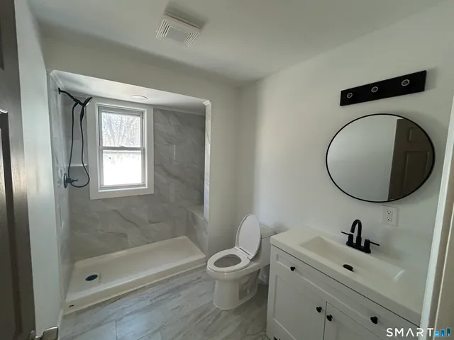 $2,700 | 95 Cedar Street, Unit 2, Manchester, CT 06040