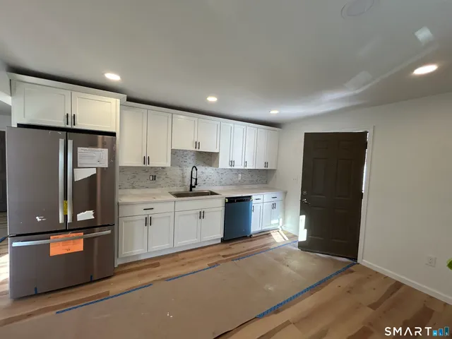 $2,700 | 95 Cedar Street, Unit 2, Manchester, CT 06040