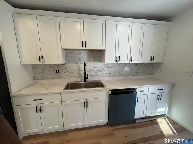 $2,700 | 95 Cedar Street, Unit 2, Manchester, CT 06040