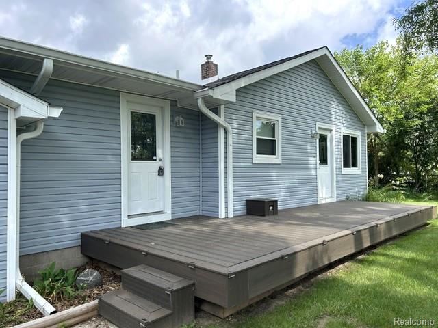 8475 Bridge Lake Road Clarkston, MI 48348 - Photo 5 of 31 Composite porch