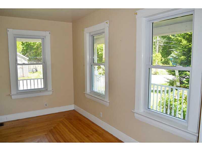 37 Old Arrowsic Road Woolwich, ME 04579 - Photo 7 of 25 Living Room.