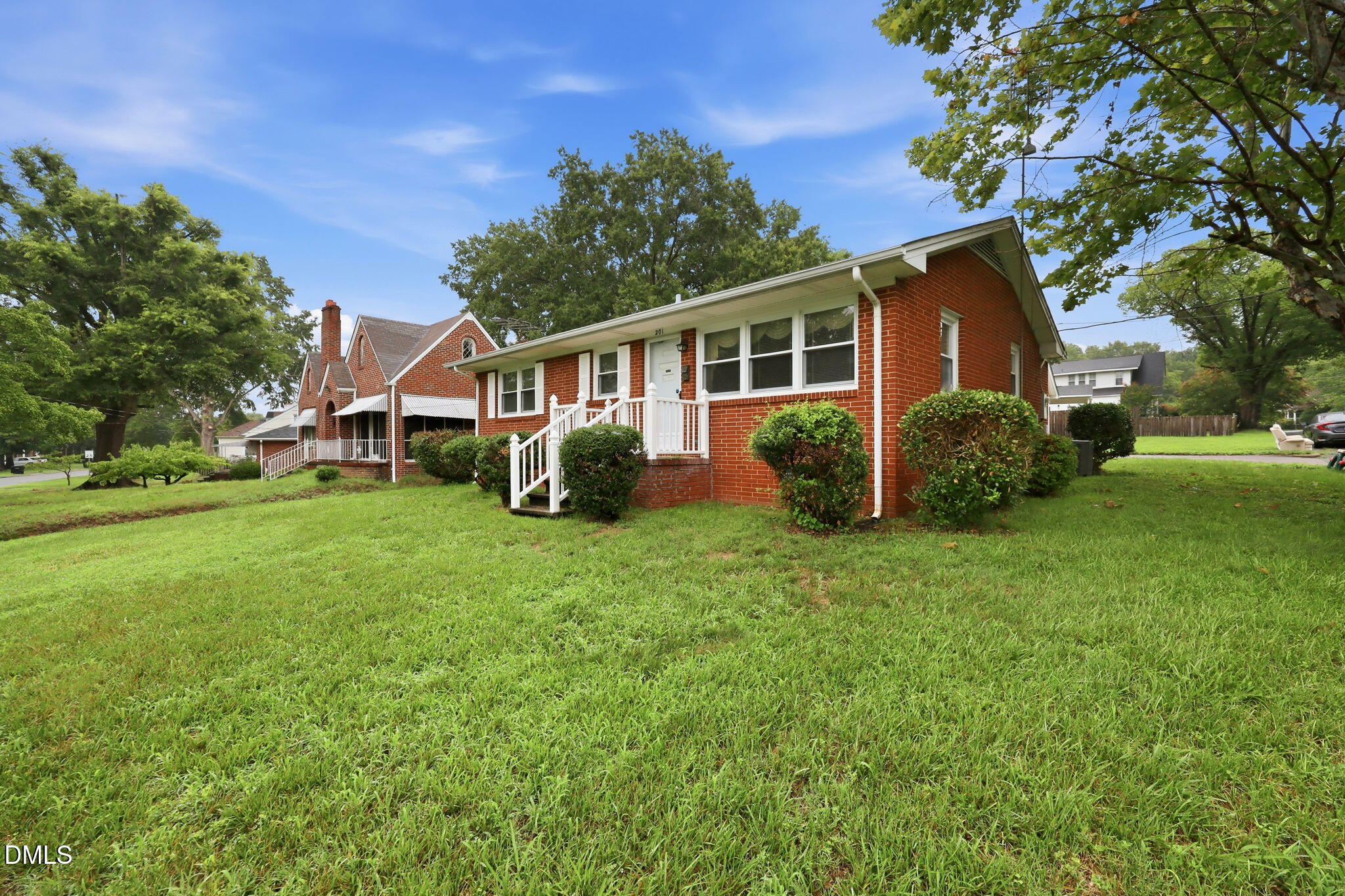 201 Rolling Road Burlington, NC 27217 - Photo 2 of 21 4-web-or-mls-IMG_9460