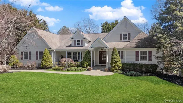 $1,895,000 | 2 Memas Court, Dix Hills, NY 11746