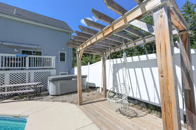 $695,000 | 82 Hansonville Road, Rochester, NH 03839