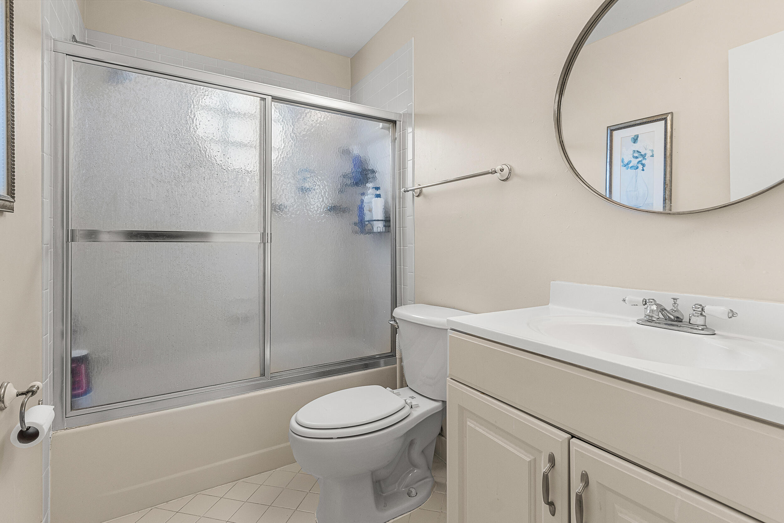 6626 Via Regina Boca Raton, FL 33433 - Photo 15 of 28 Guest Bathroom