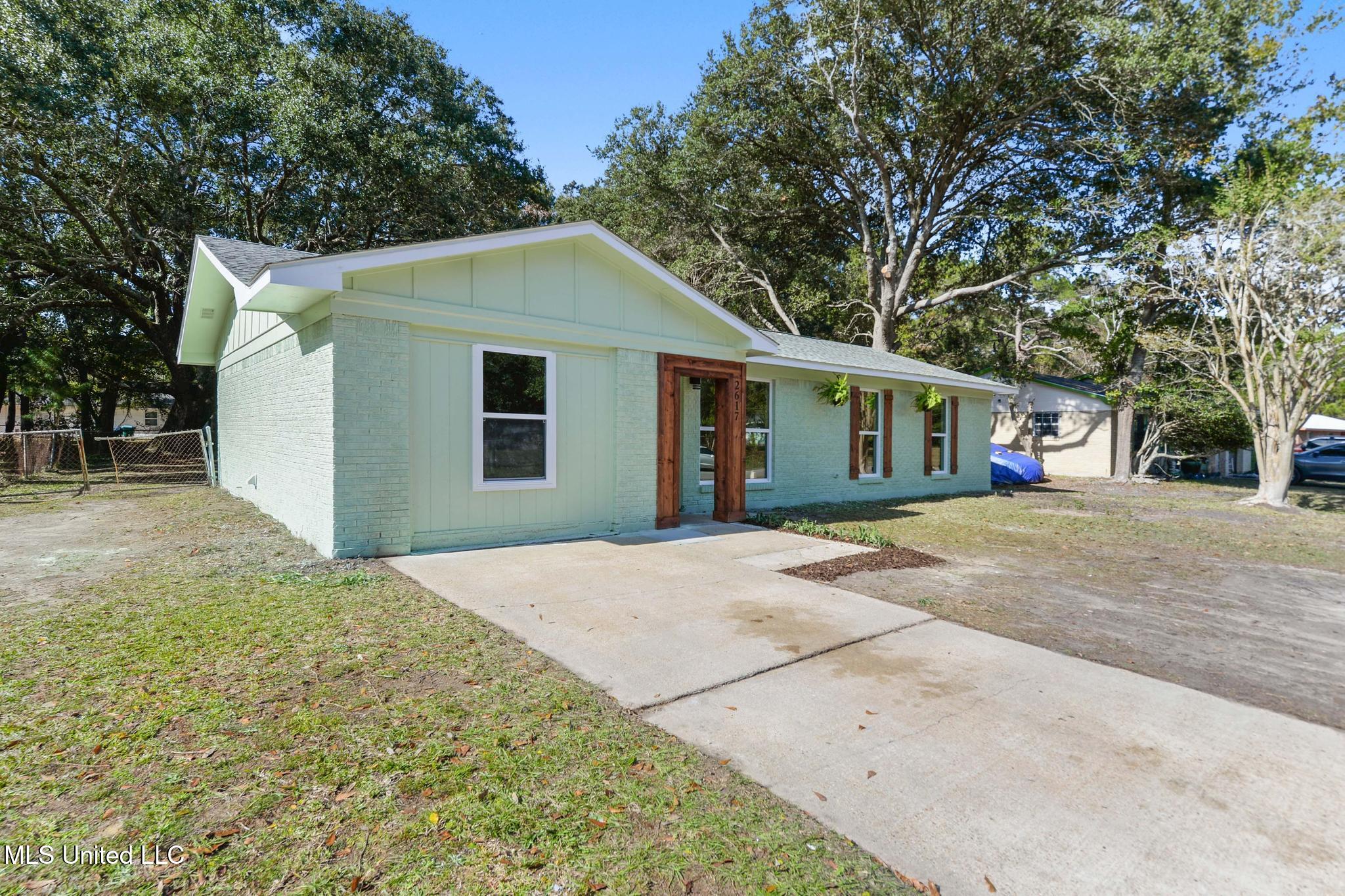 2617 State Street Gautier, MS 39553 - Photo 3 of 25 002