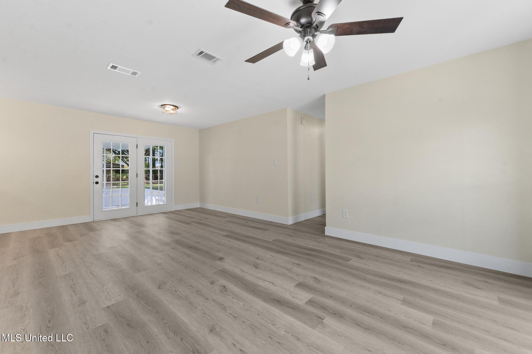 2617 State Street Gautier, MS 39553 - Photo 4 of 25 003