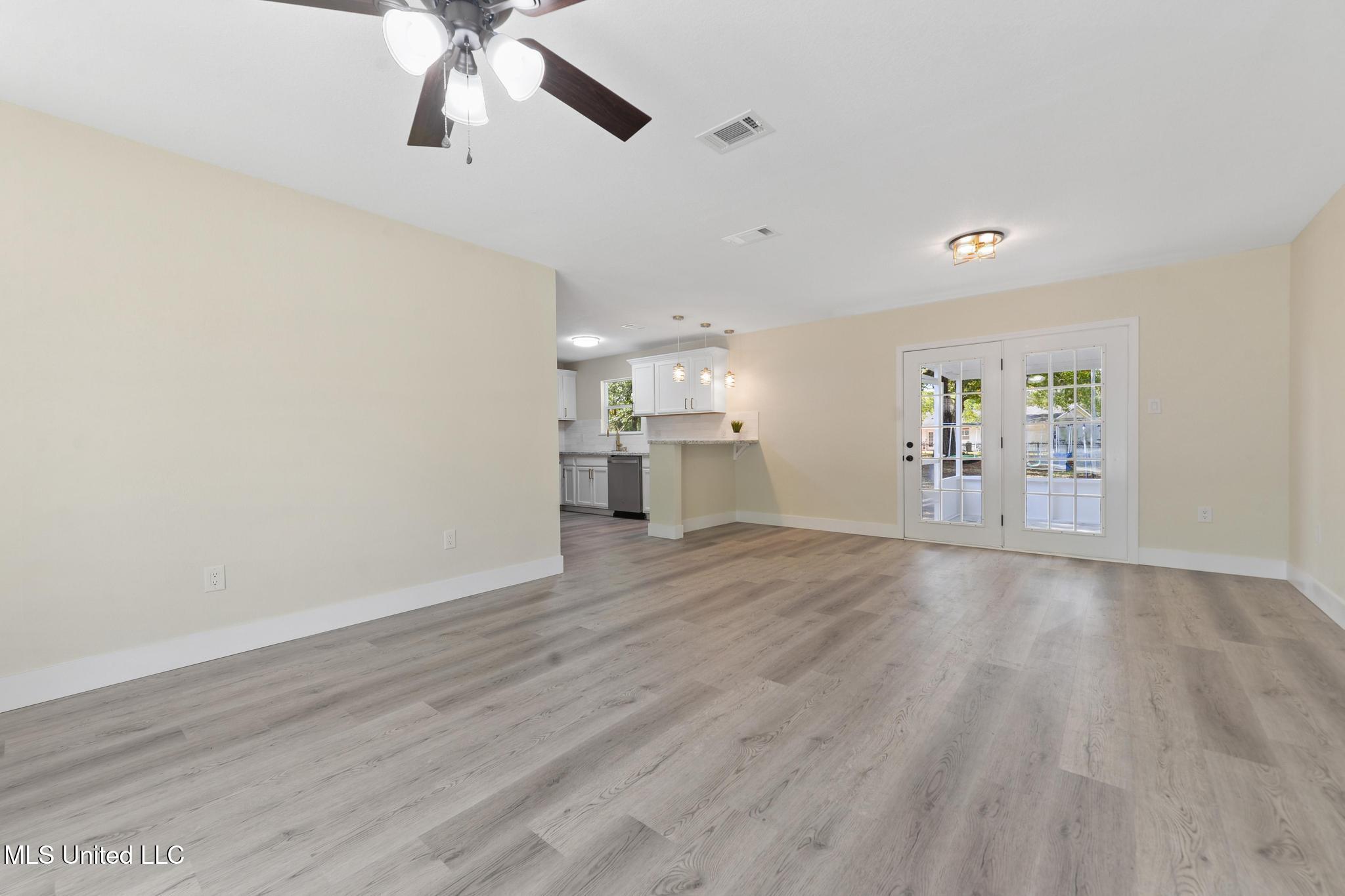 2617 State Street Gautier, MS 39553 - Photo 5 of 25 004