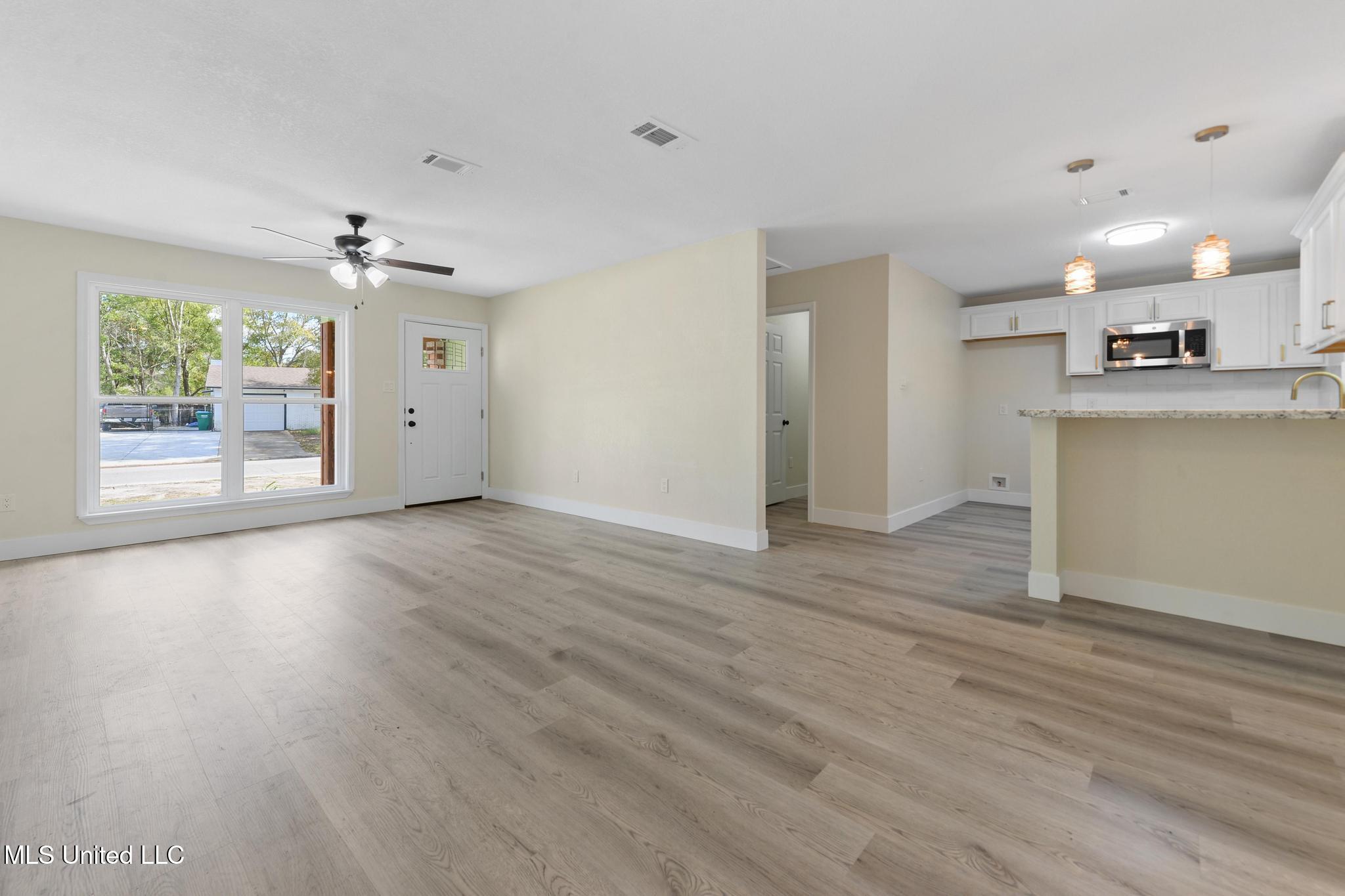 2617 State Street Gautier, MS 39553 - Photo 6 of 25 005