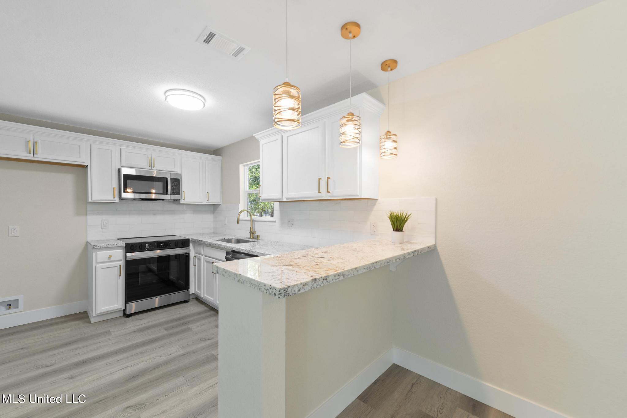 2617 State Street Gautier, MS 39553 - Photo 8 of 25 007