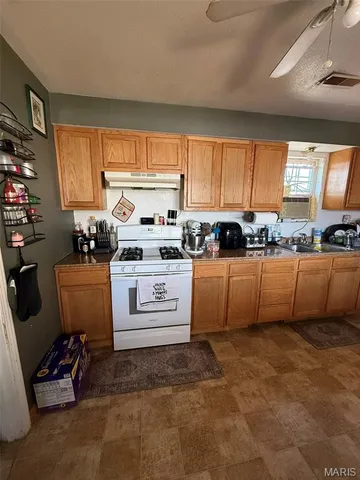 $64,900 | 300 East 3rd S Street, Mount Olive, IL 62069