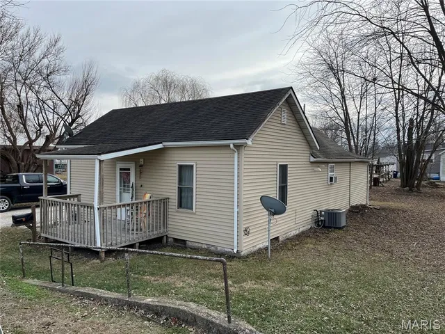$64,900 | 300 East 3rd S Street, Mount Olive, IL 62069