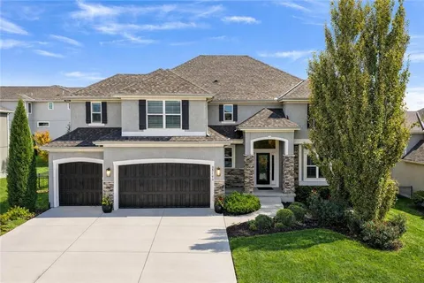 $800,000 | 25143 West 114th Court, Olathe, KS 66061