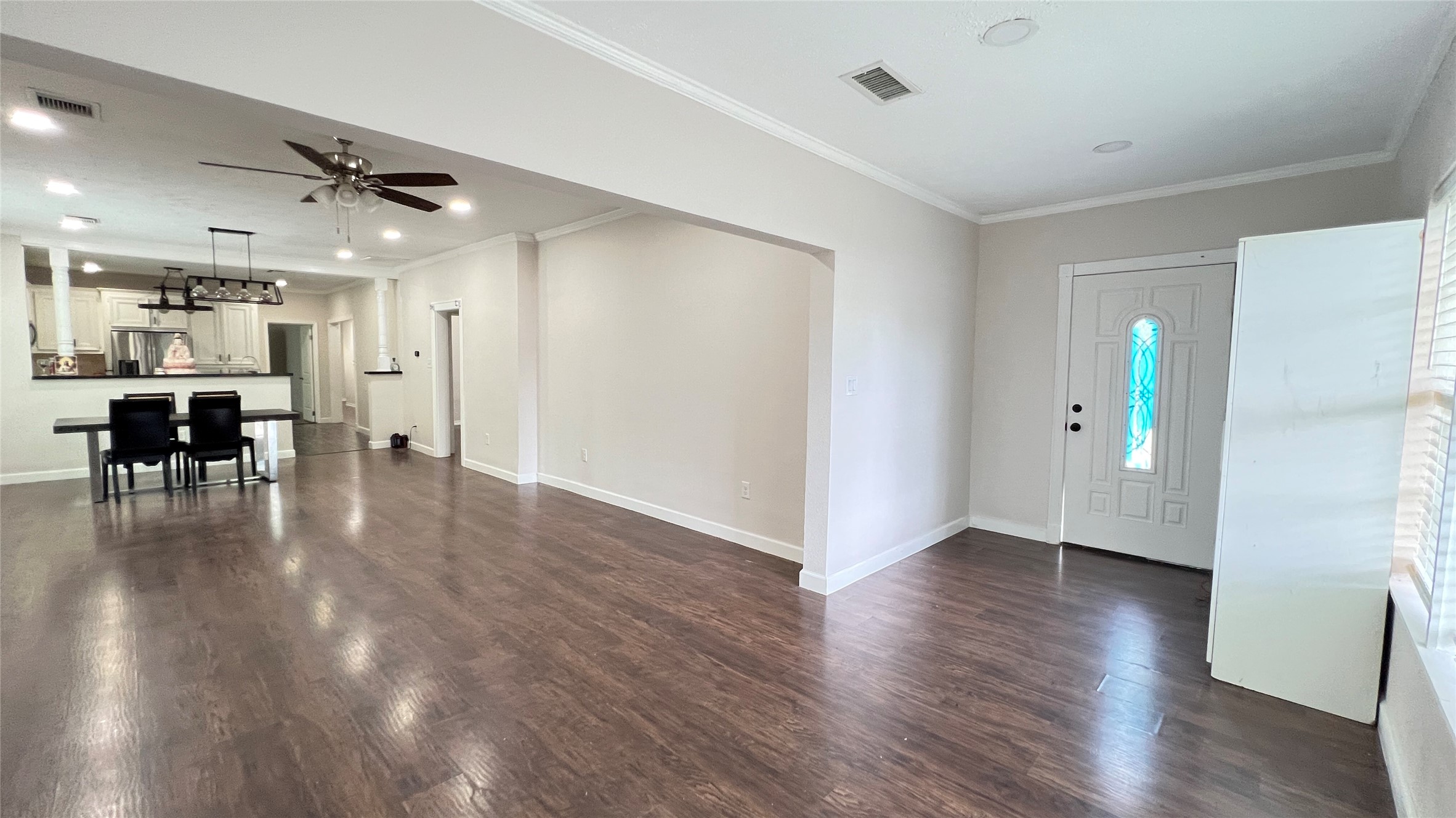 8211 Findlay Street Houston, TX 77017 - Photo 3 of 25 Front entrance & Living room