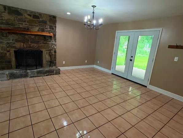 $445,000 | 140 Carver Hollow Lane, Pleasant Shade, TN 37145