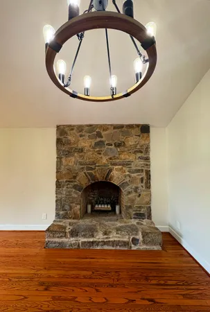$445,000 | 140 Carver Hollow Lane, Pleasant Shade, TN 37145