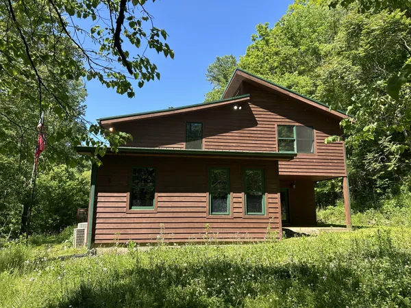 $445,000 | 140 Carver Hollow Lane, Pleasant Shade, TN 37145