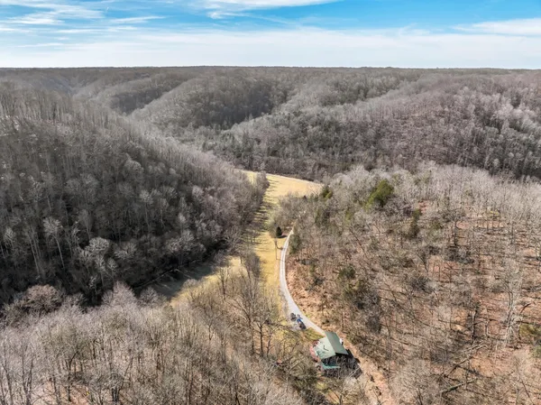 $445,000 | 140 Carver Hollow Lane, Pleasant Shade, TN 37145