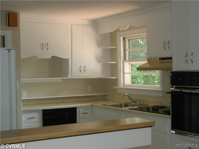 2706 Dancer Road Richmond, VA 23294 - Photo 3 of 11 Kitchen - Looking into the Kitchen from the Dining