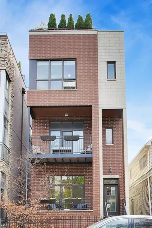 $799,900 | 1725 West Le Moyne Street, Unit 1, Chicago, IL 60622