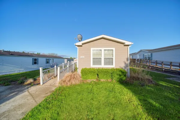 $28,000 | 324 Grand River Drive, Adrian, MI 49221