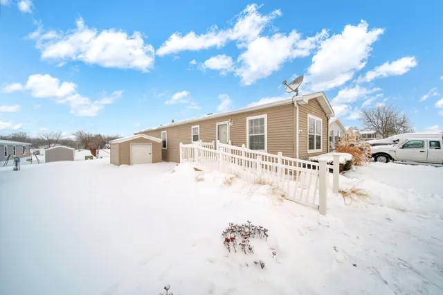 $28,000 | 324 Grand River Drive, Adrian, MI 49221