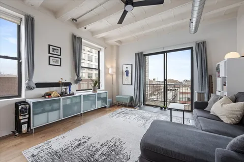 $299,900 | 1791 West Howard Street, Unit 405, Chicago, IL 60626