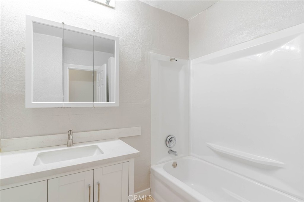 7137 Greeley Street, Unit 7 Tujunga, CA 91042 - Photo 10 of 17