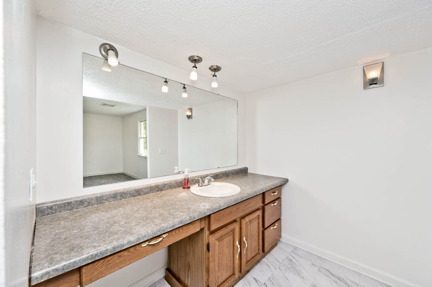 7137 Hague Road Indianapolis, IN 46256 - Photo 17 of 30 Gallery Image 17