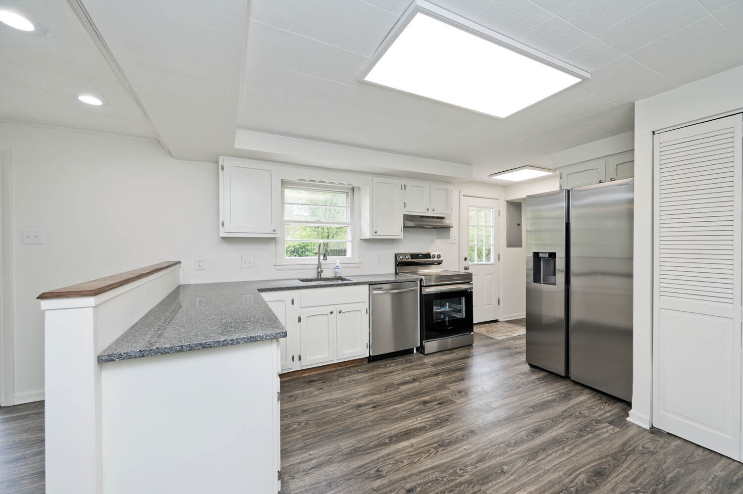 7137 Hague Road Indianapolis, IN 46256 - Photo 7 of 30 Gallery Image 7
