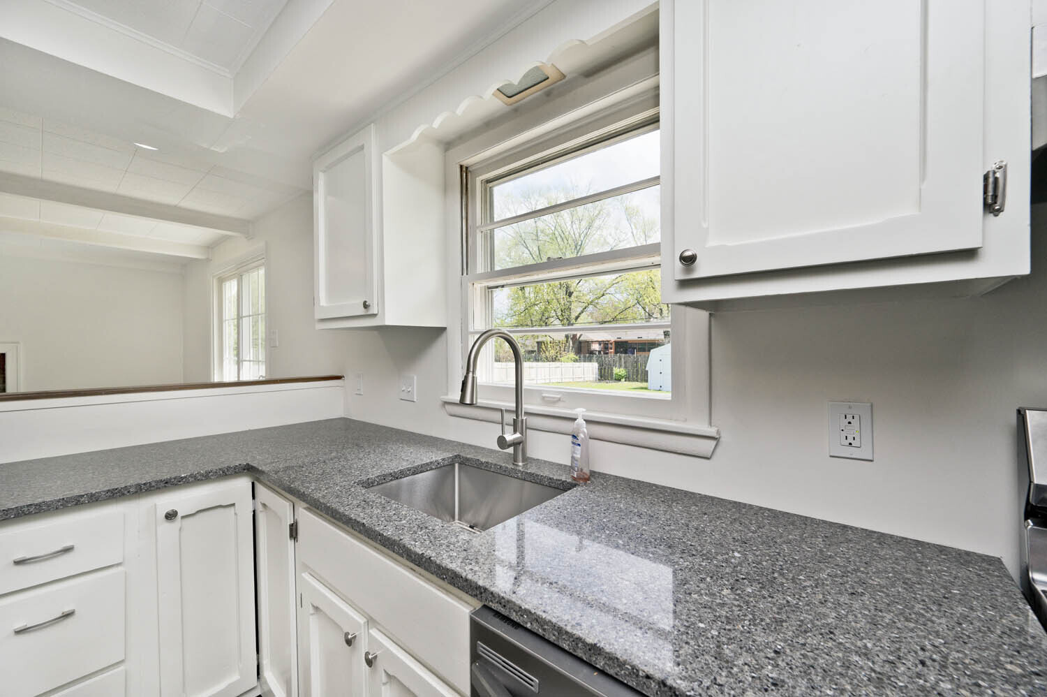 7137 Hague Road Indianapolis, IN 46256 - Photo 8 of 30 Gallery Image 8