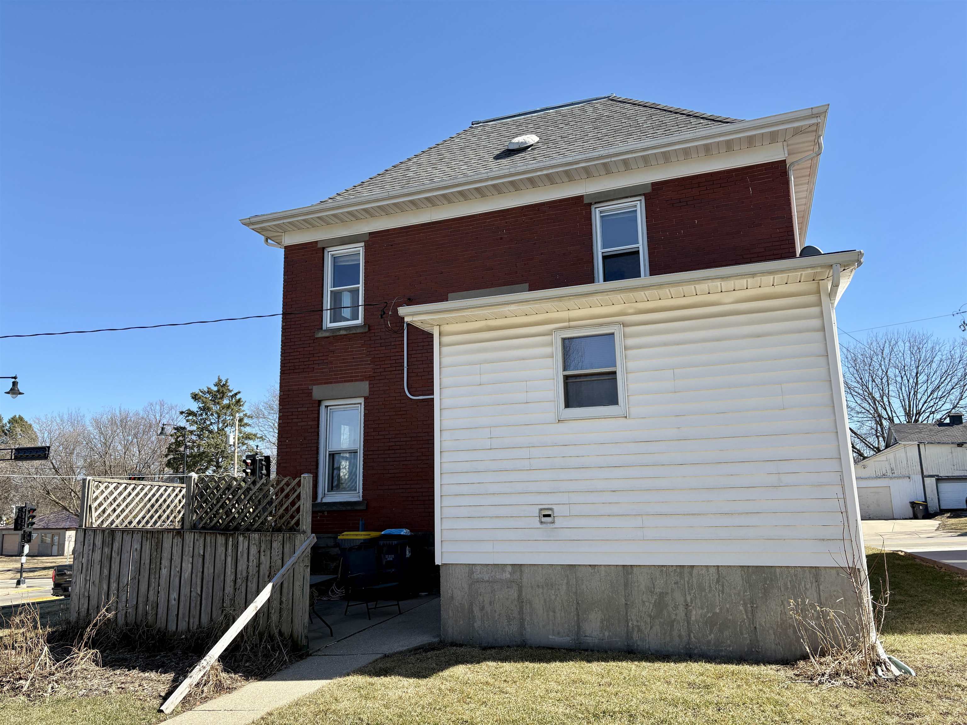 903 13th Avenue Monroe, WI 53566 - Photo 4 of 33