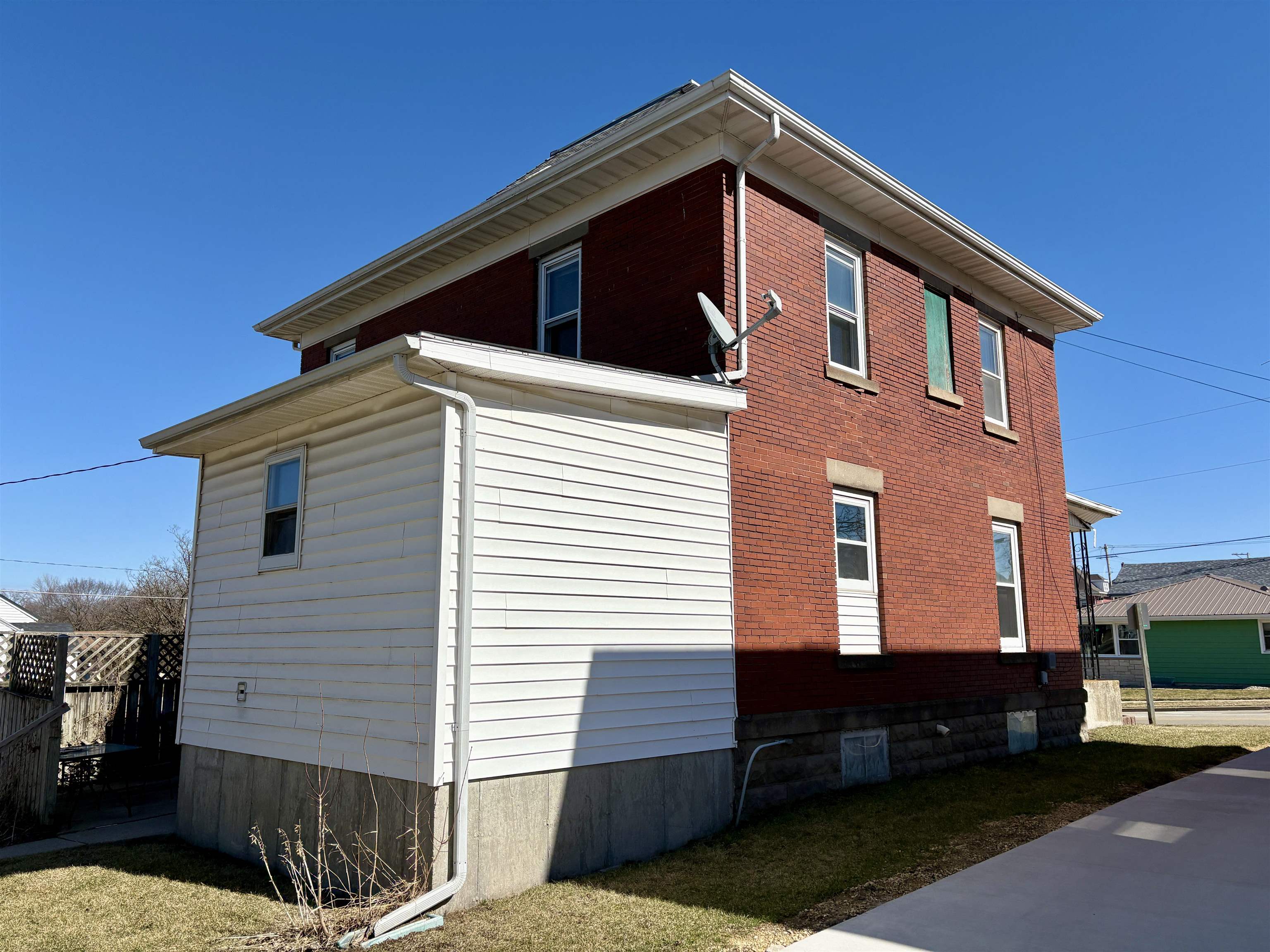 903 13th Avenue Monroe, WI 53566 - Photo 5 of 33