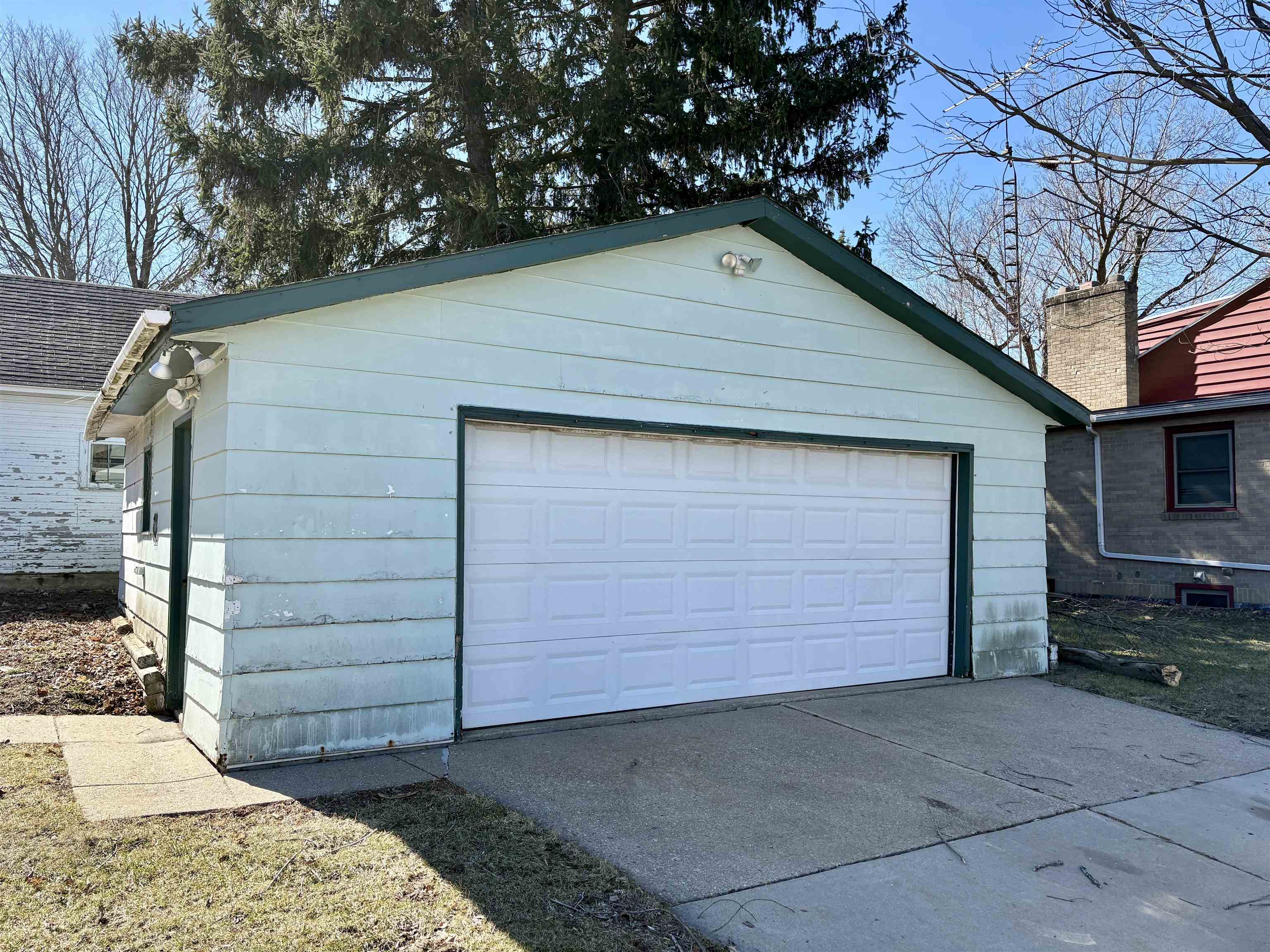 903 13th Avenue Monroe, WI 53566 - Photo 6 of 33