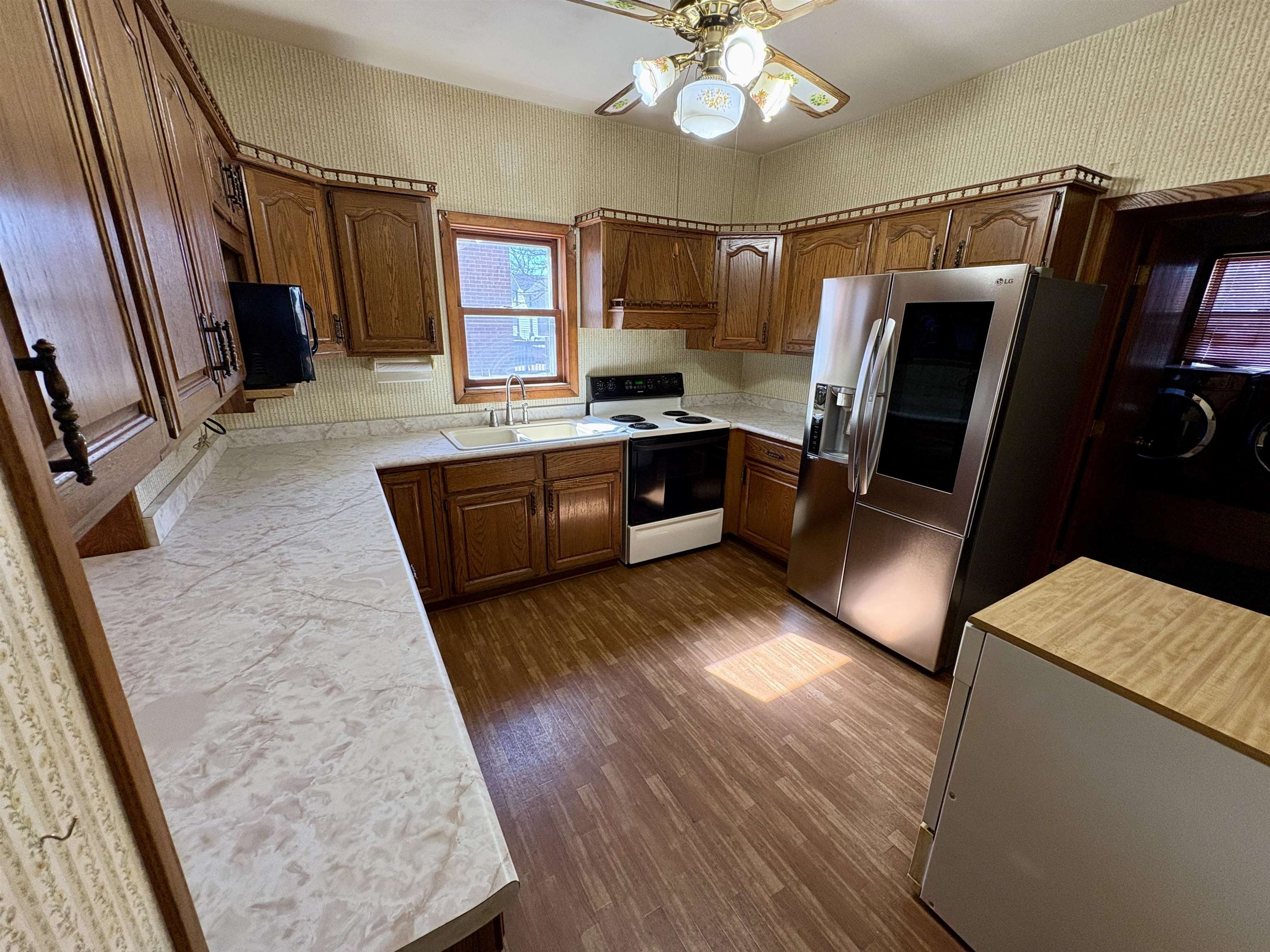 903 13th Avenue Monroe, WI 53566 - Photo 8 of 33