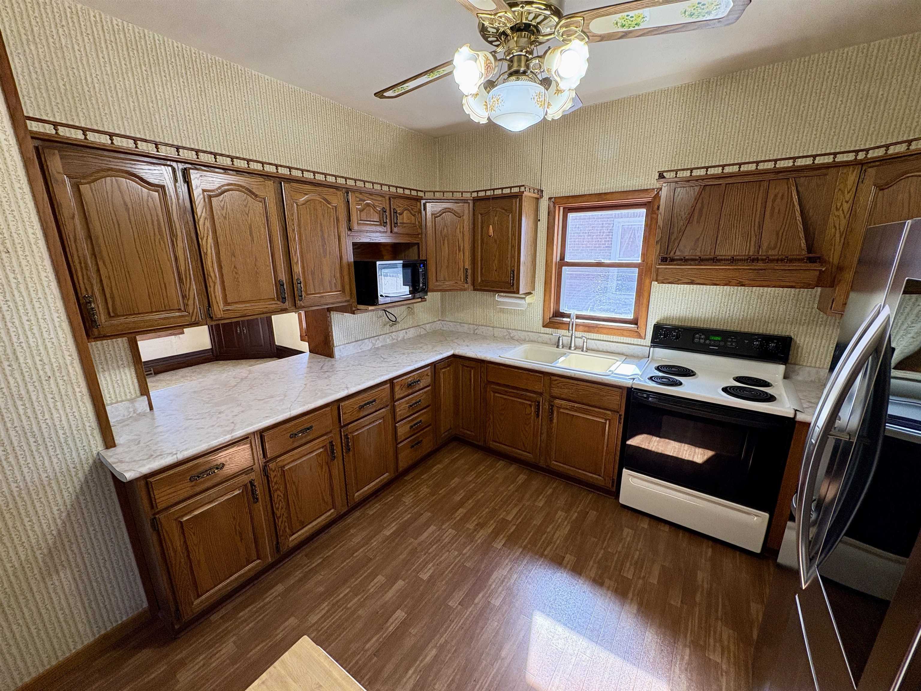 903 13th Avenue Monroe, WI 53566 - Photo 9 of 33