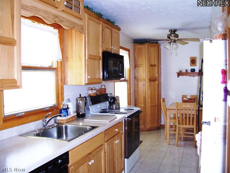9364 Brakeman Road Chardon, OH 44024 - Photo 4 of 10