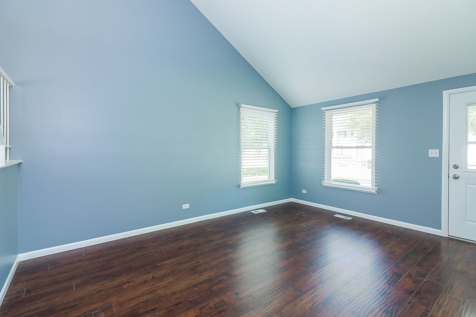 7320 Trent Road Downers Grove, IL 60516 - Photo 2 of 14