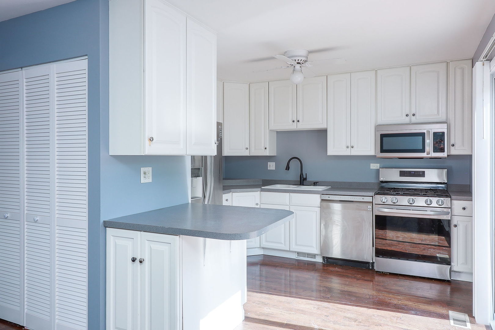 7320 Trent Road Downers Grove, IL 60516 - Photo 5 of 14