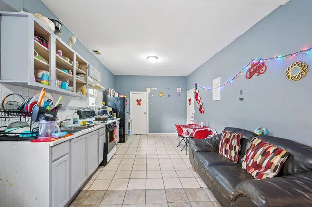 $175,000 | 8420 South Burley Avenue, Chicago, IL 60617