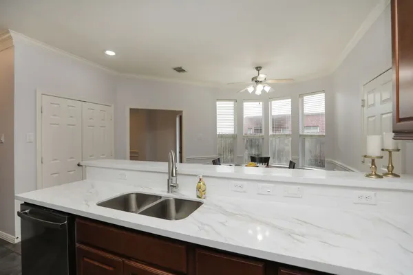 $667,000 | 4256 Childress Street, Houston, TX 77005