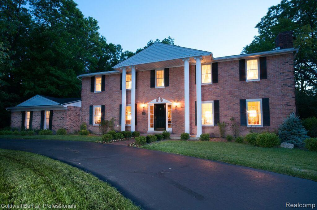844 Peach Tree Lane Rochester, MI 48306 - Photo 1 of 37 Pull up the circular drive to this elegant colonial.