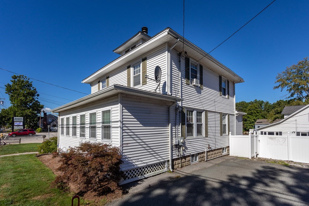 253 Providence Road Northbridge, MA 01588 - Photo 3 of 42 Gallery Image 3