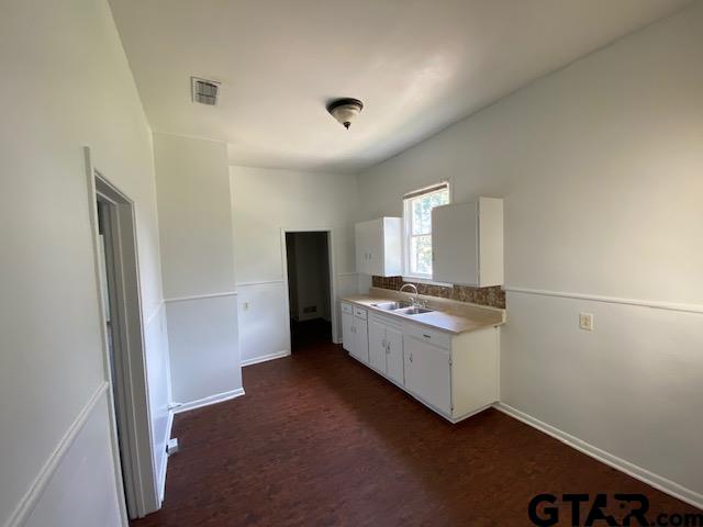 306 South Fenton Avenue Tyler, TX 75702 - Photo 4 of 11 a kitchen with granite countertop a stove and a refrigerator
