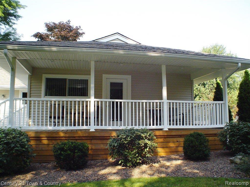 74 Texas Avenue Rochester, MI 48309 - Photo 15 of 22 Back Porch