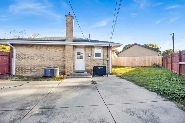 $279,900 | 11257 South Pacific Drive, Worth, IL 60482