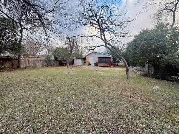 a view of a yard with a tree