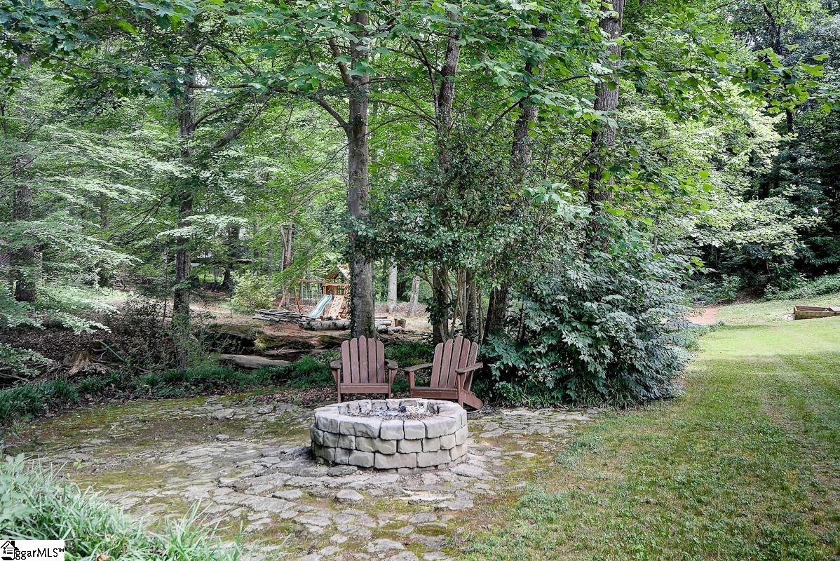 109 Cobblestone Road Greenville, SC 29615 - Photo 5 of 36 Sitting area with a water view