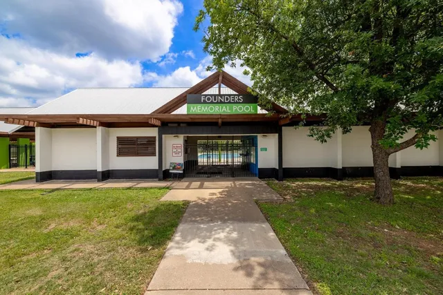 $2,450 | 320 Creek Drive, Unit 302, Dripping Springs, TX 78620